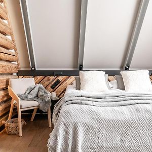 Pokój z łóżkiem king-size